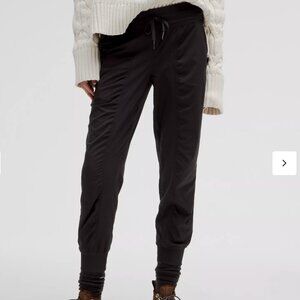 Lululemon Black Joggers - Size 4